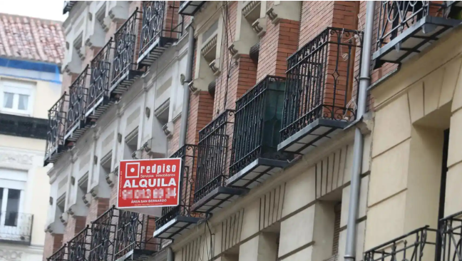 Avalancha de viviendas de alquiler temporal en Barcelona tras la fallida regulación de la Generalitat